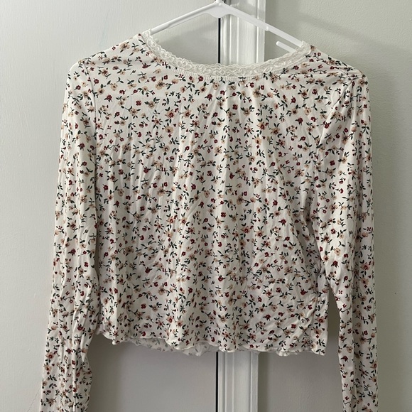 lace floral top - Picture 2 of 4